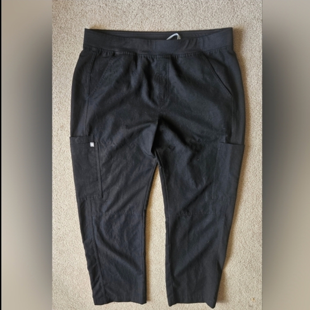 Figs Mens Axim Cargo Scrubs - Black XL short  Scrubs Medical